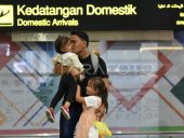 Waktu terbaik naik pesawat bersama anak agar nyaman dan minim jet lag