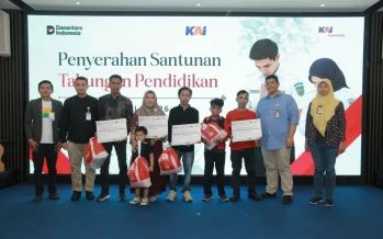 KAI Salurkan Beasiswa Pendidikan Rp300 Juta bagi Lima Anak Korban Kecelakaan KA Bekasi Timur