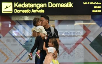 Waktu terbaik naik pesawat bersama anak agar nyaman dan minim jet lag